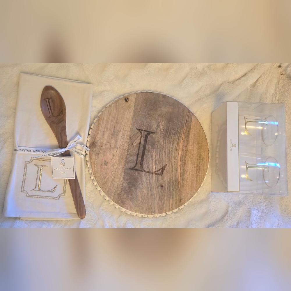 Mary Square rustic farmhouse gift set monogrammed with the letter "L".